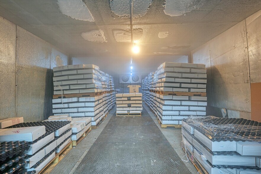 More Photos Of 908 E Apache Trail Rd, Apache Shelter For Sale