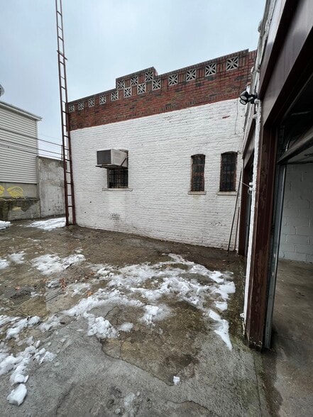 More Photos Of 4117 31st Ave, Astoria Storefront Retail Office For Lease