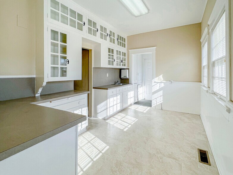 More Photos Of 1521 S Denver Ave, Tulsa Office For Sale