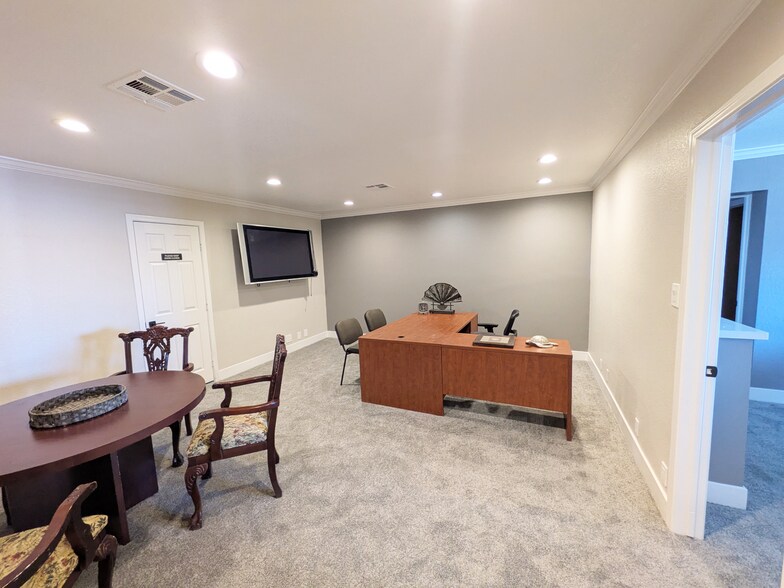 More Photos Of 3010 Builders Ave, Las Vegas Warehouse For Sale