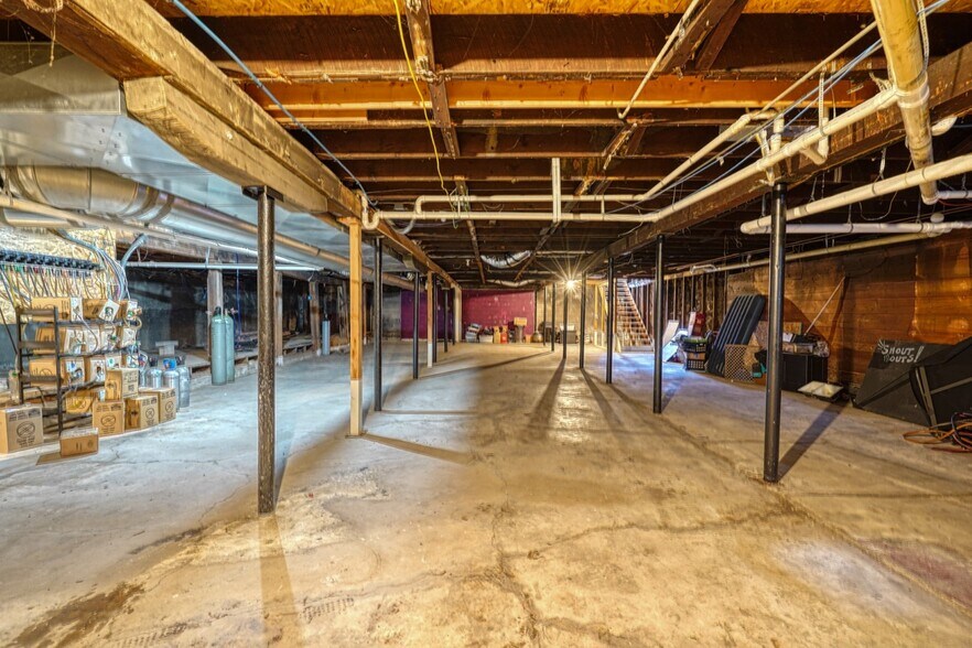 More Photos Of 302 S Main St, Kalispell Restaurant For Sale