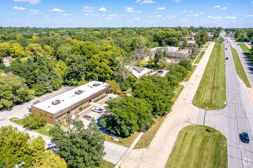 More Photos Of 7177 Hickman Rd, Urbandale Office For Sale