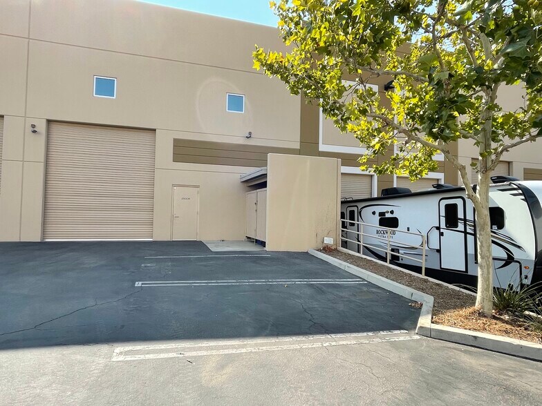 More Photos Of 28294-28310 Constellation Rd, Valencia Light Distribution For Sale