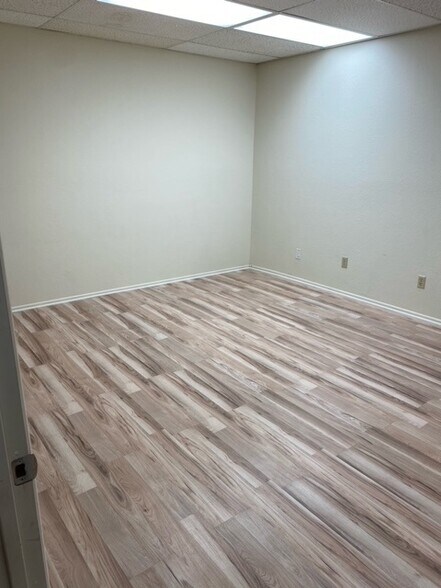 More Photos Of 321 N Aviador St, Camarillo Light Manufacturing For Lease