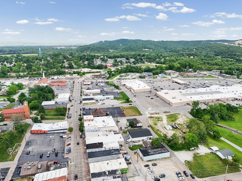 More Photos Of 11 S 2nd St, Festus Office For Sale