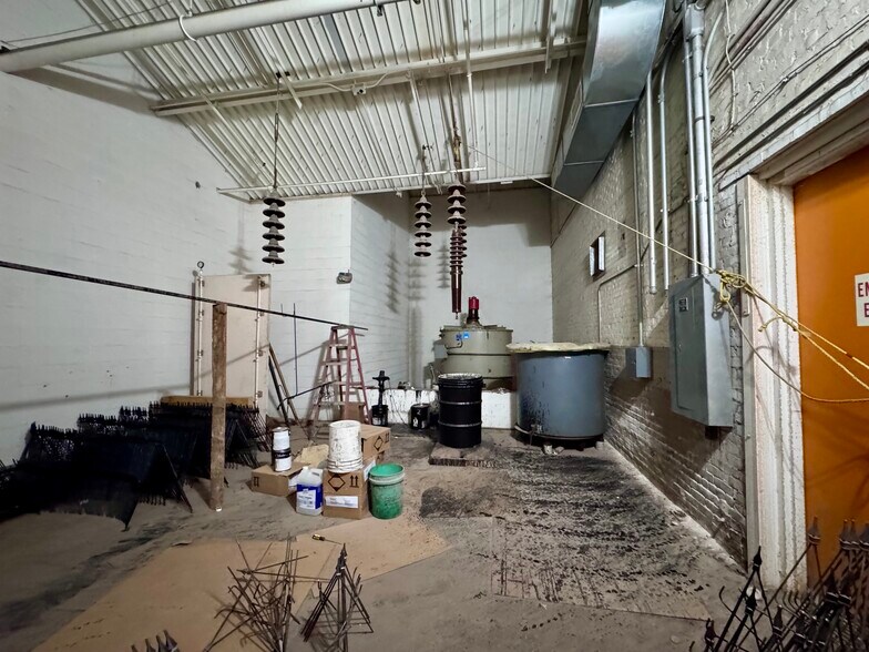 More Photos Of 510 N Pearl St, Macomb Industrial For Sale
