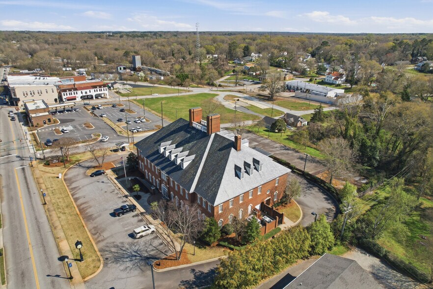 More Photos Of 201 W Main St, Laurens Medical For Lease