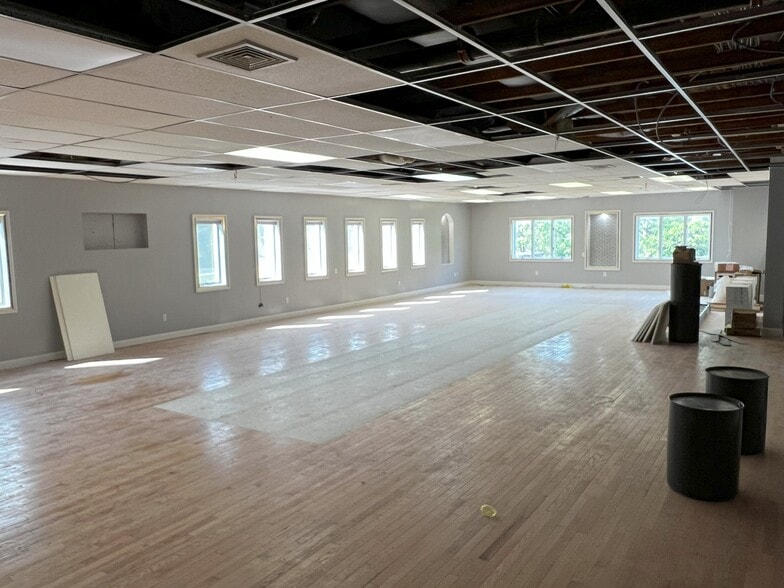 More Photos Of 125 Park Ave, Danbury Industrial For Lease