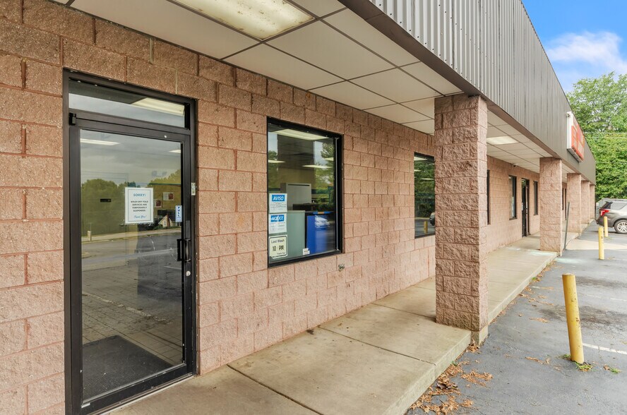 More Photos Of 3004 E North St, Greenville Freestanding For Sale