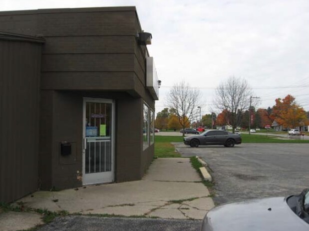More Photos Of 301 W Michigan Ave, Paw Paw Fast Food For Sale