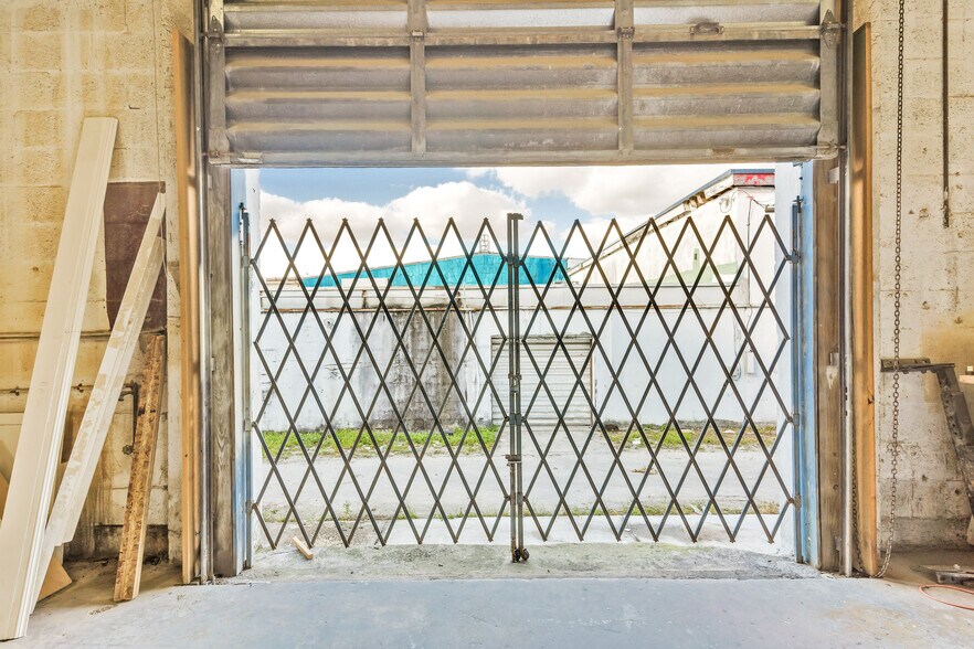 More Photos Of 1051 E 24th St, Hialeah Warehouse For Sale