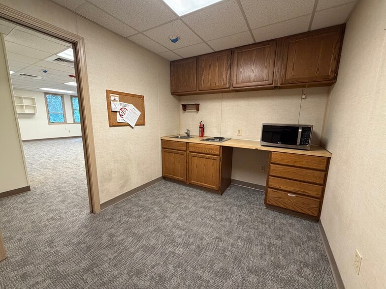 More Photos Of 615 Jefferson Blvd, Warwick Office For Sale