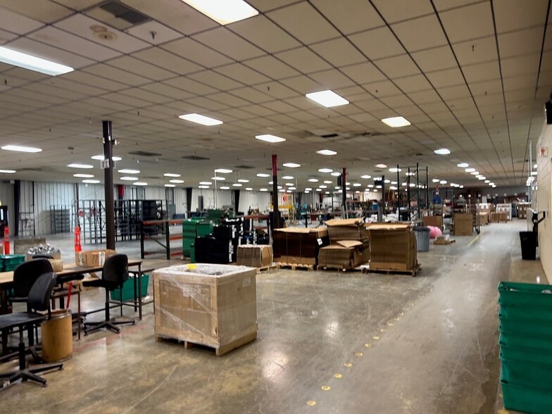 More Photos Of 901 S 1st St, Princeton Manufacturing For Lease