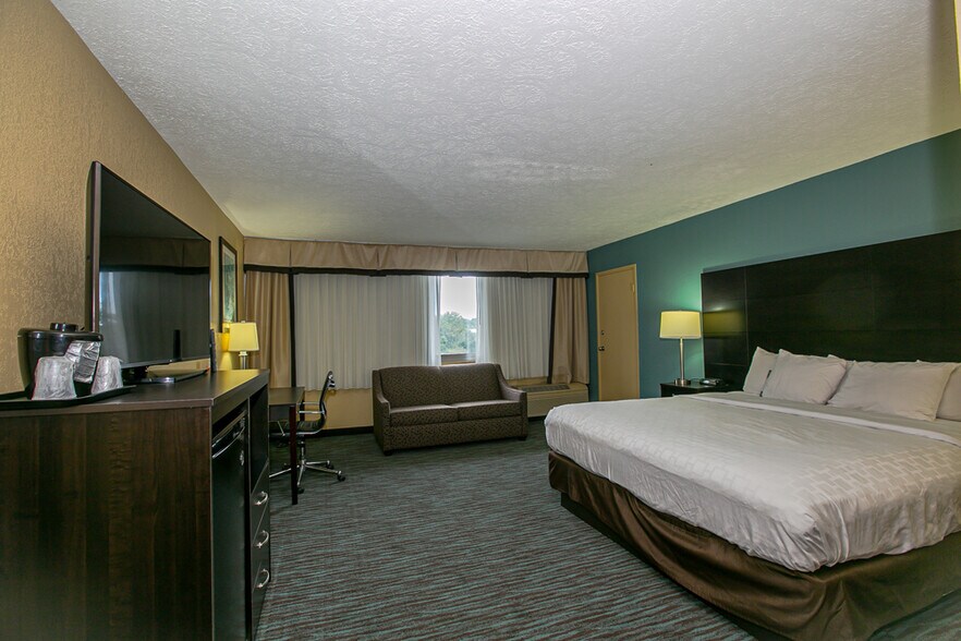 More Photos Of 10 Rockridge Rd, Englewood Hotel For Sale