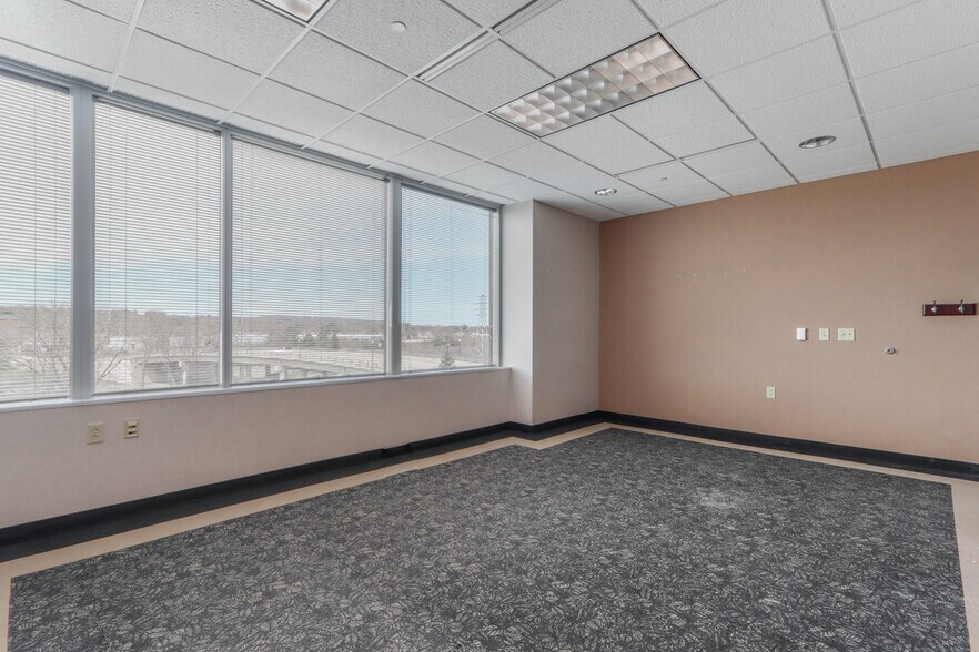 More Photos Of 11 Scott St, Wausau Office For Lease