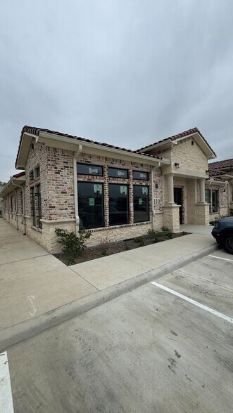 More Photos Of 8468 N Riverside Dr, Fort Worth Office For Sale
