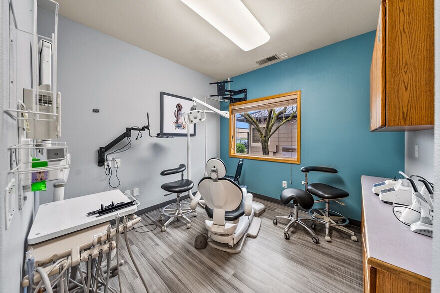 More Photos Of 925 Town Centre Dr, Medford Medical For Lease