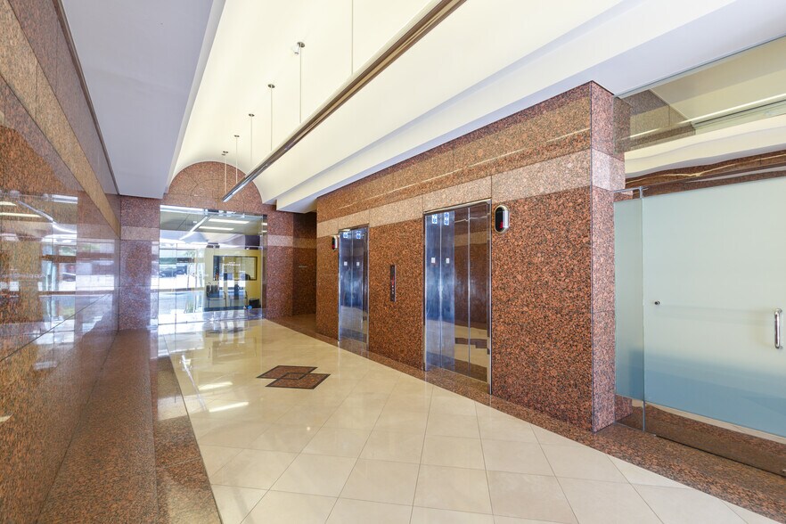 More Photos Of 15165 Ventura Blvd, Sherman Oaks Office For Lease