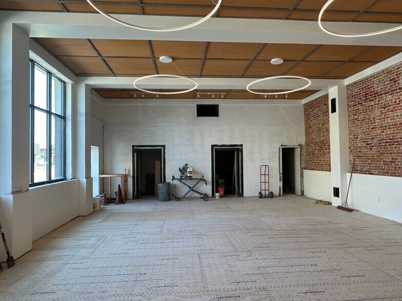 More Photos Of 348 State St, Weiser Storefront Retail Office For Lease