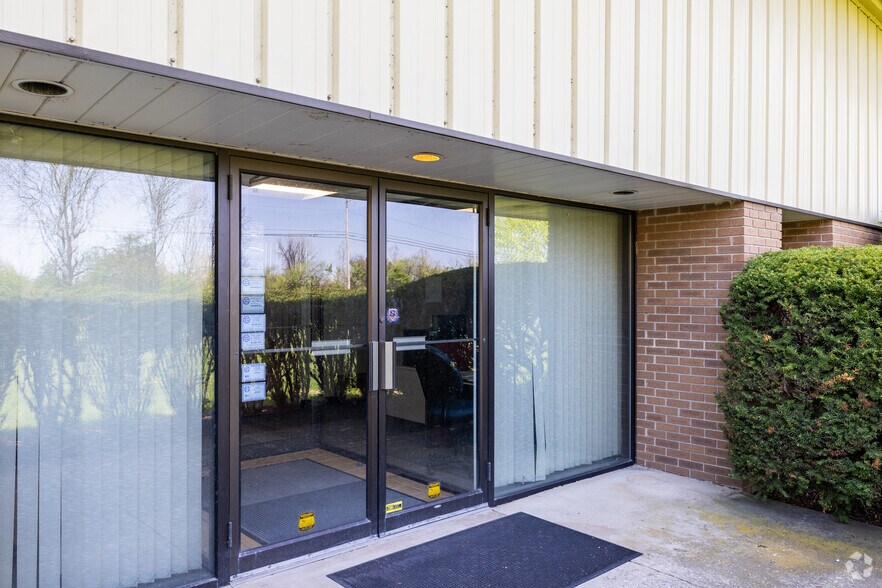 More Photos Of 248 Brighton Rd, Andover Warehouse For Sale