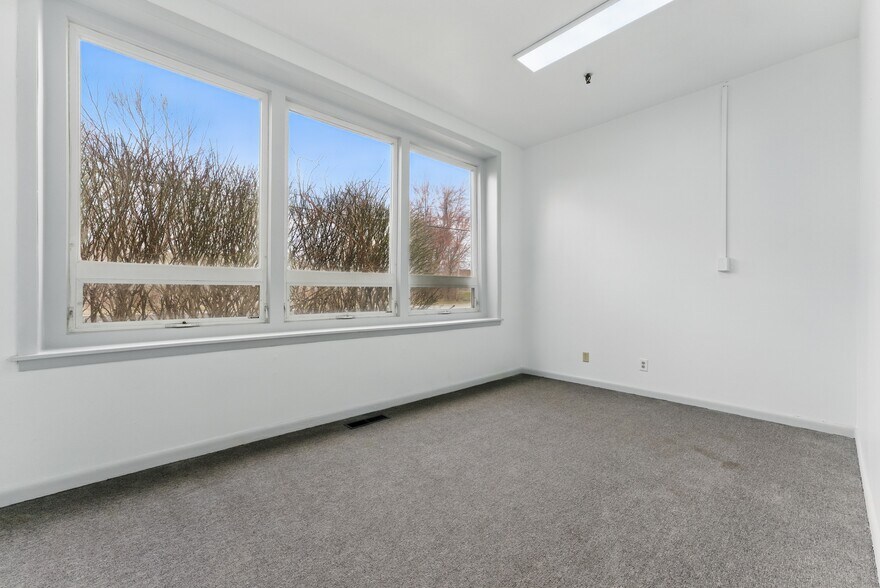 More Photos Of 755 New Ludlow Rd, South Hadley Warehouse For Sale