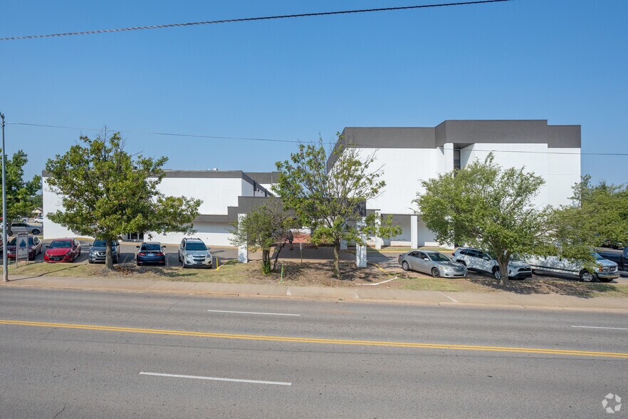 More Photos Of 900-950 N Porter Ave, Norman Medical For Sale