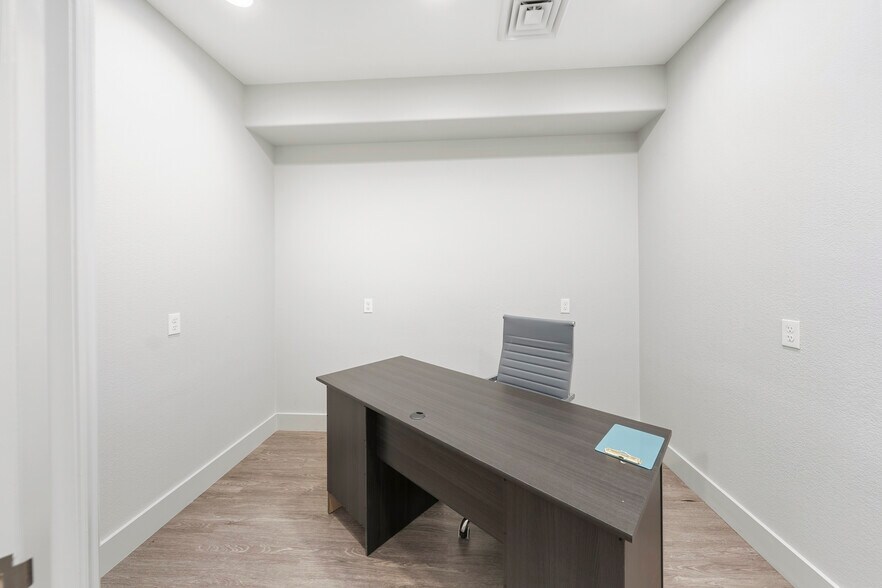 More Photos Of 1205-1350 Plaza Blvd, Central Point Freestanding For Lease