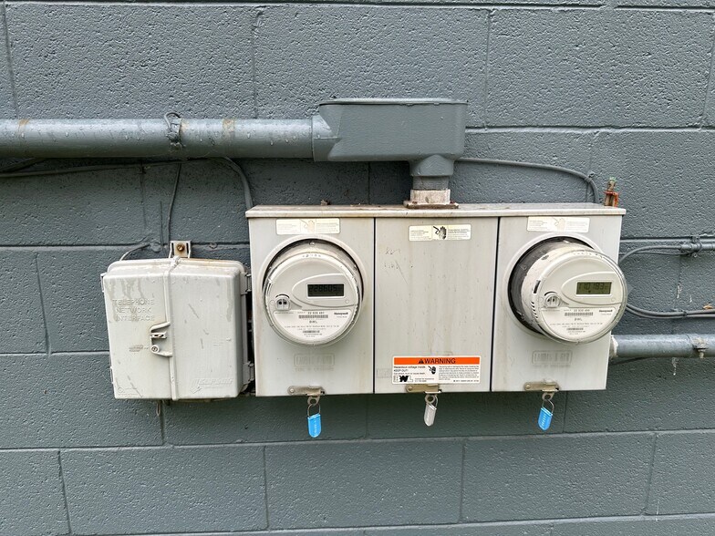 More Photos Of 536 N Beech St, Lansing Self Storage For Sale