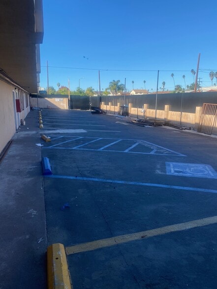 More Photos Of 8301 S Figueroa St, Los Angeles Hotel For Sale