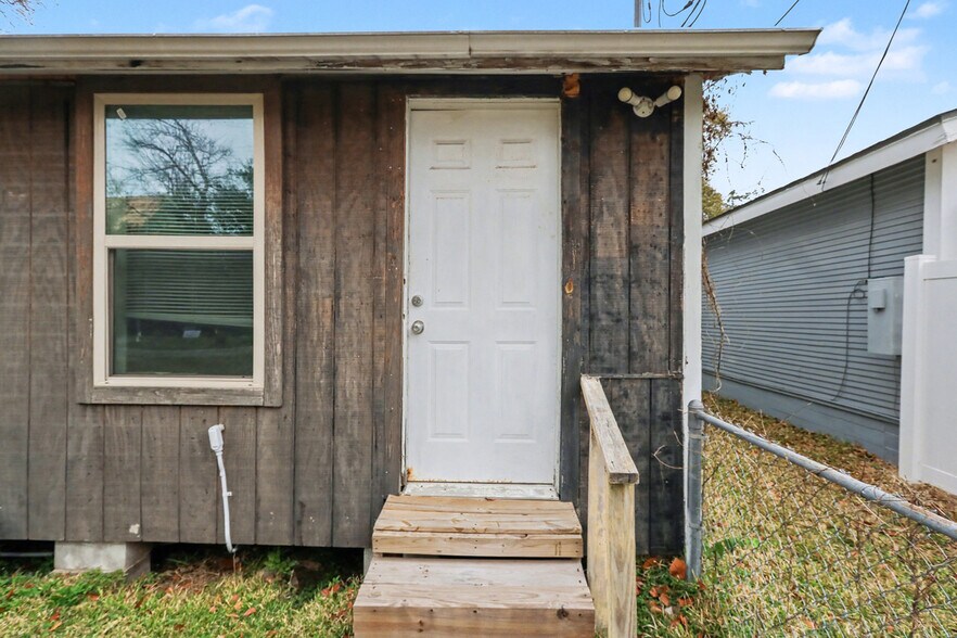 More Photos Of 5709 5th St, Katy Medical For Lease