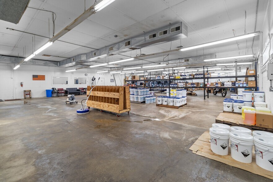 More Photos Of 704 N Central Ave, Locust Warehouse For Lease