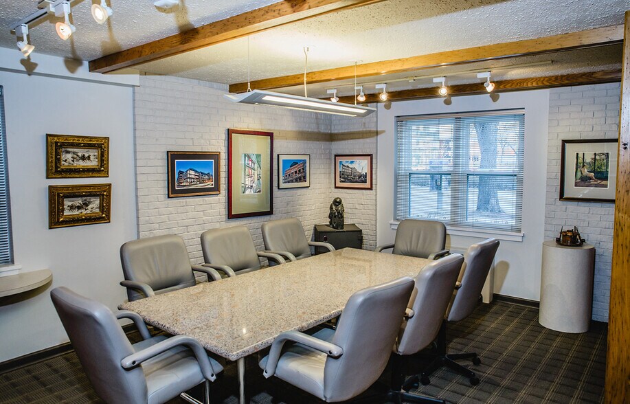 More Photos Of 346 Broadway, Winnipeg Apartments For Lease