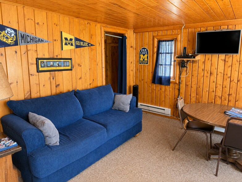 More Photos Of W17461 Norton Rd, Gould City Hotel For Sale