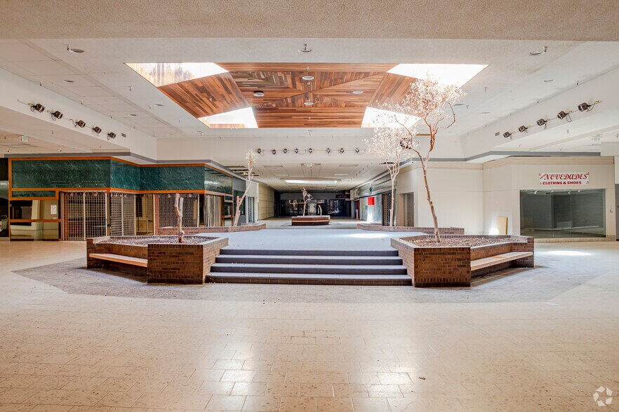 More Photos Of 901 & 1017 S BOONE ST, Aberdeen General Retail For Sale