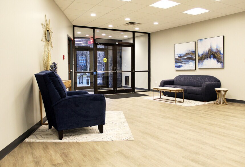 More Photos Of 4755 Kingsway Dr, Indianapolis Office For Lease