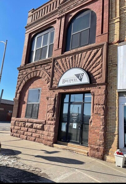 More Photos Of 1 N Main St, Hillsboro Office For Sale