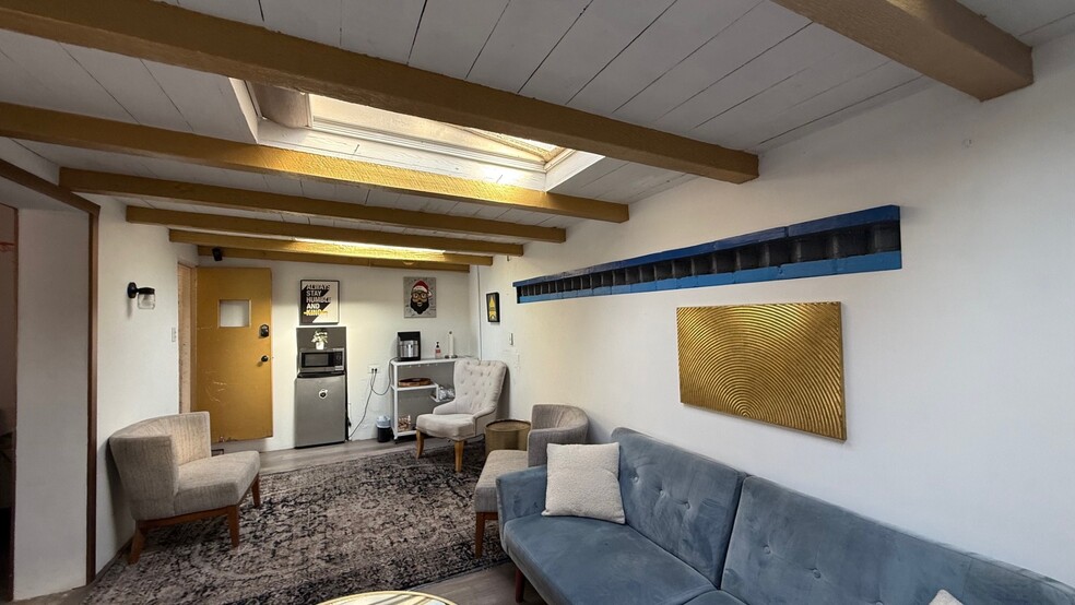 More Photos Of 4851-4853 W Jefferson Blvd, Los Angeles Loft Creative Space For Lease