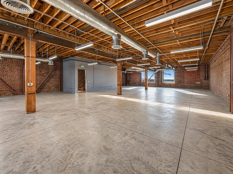 More Photos Of 440 Seaton St, Los Angeles Loft Creative Space For Lease