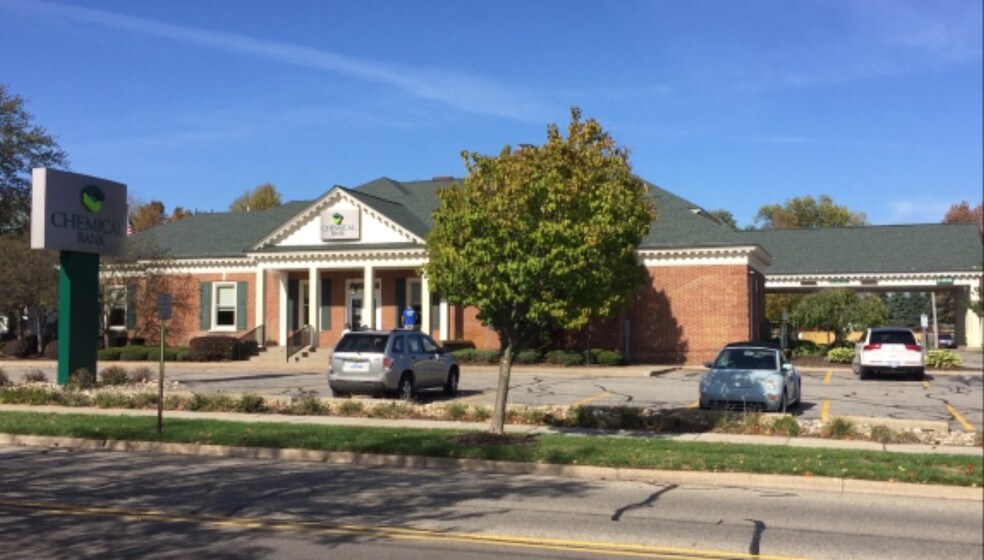 More Photos Of 627 E Main St SE, Caledonia Bank For Lease