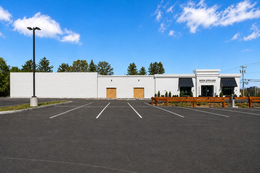 More Photos Of 100 Dewey Ave, Fayetteville Freestanding For Lease