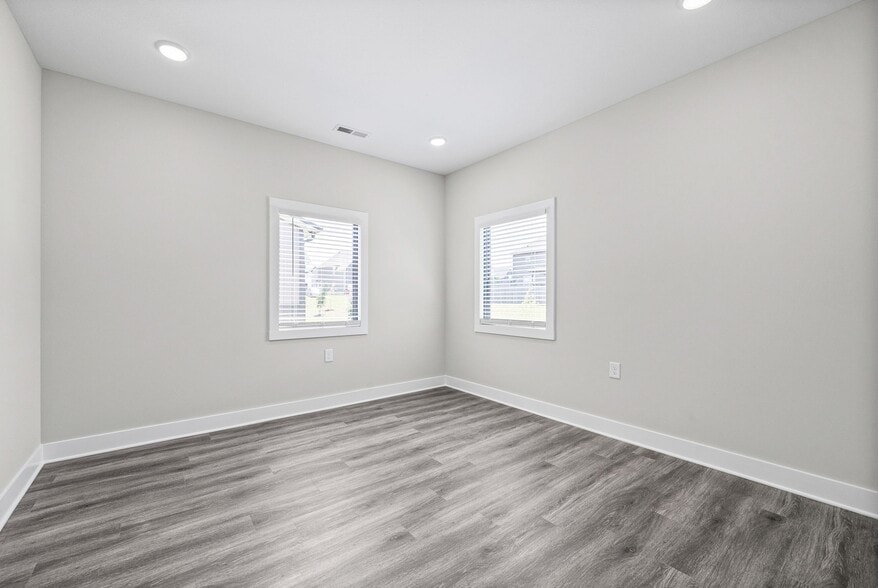 More Photos Of 1404 Dover Rd, Clarksville Office For Lease