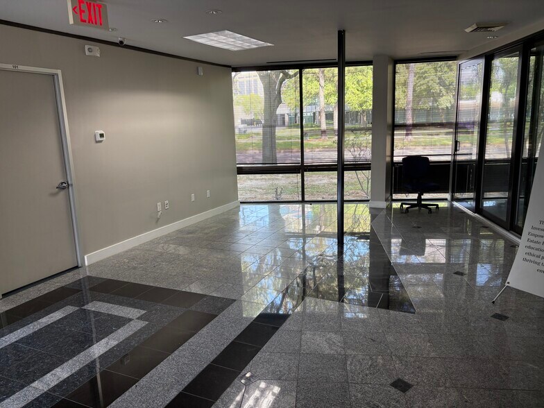 More Photos Of 5295 Hollister St, Houston Office For Sale