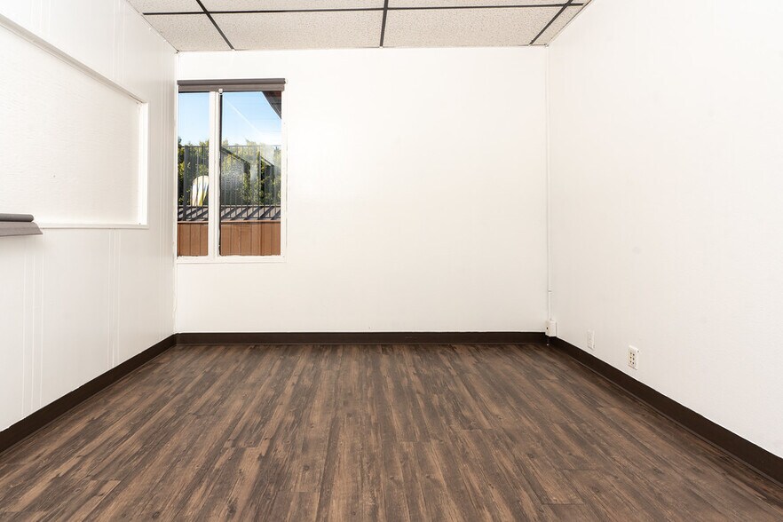 More Photos Of 4650 Border Village Rd, San Ysidro Office For Lease