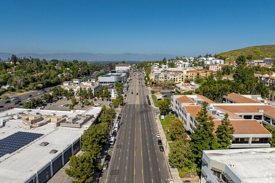 More Photos Of 20700 Ventura Blvd, Woodland Hills Loft Creative Space For Lease