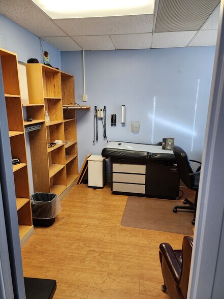 More Photos Of 1389 W Main St, Waterbury Office For Sale