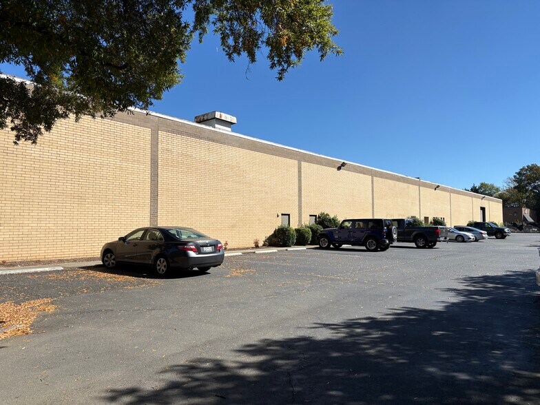 More Photos Of 220 Olympic St, Charlotte Warehouse For Lease