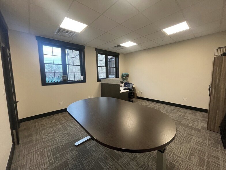 More Photos Of 106 W Main St, West Dundee Office For Lease