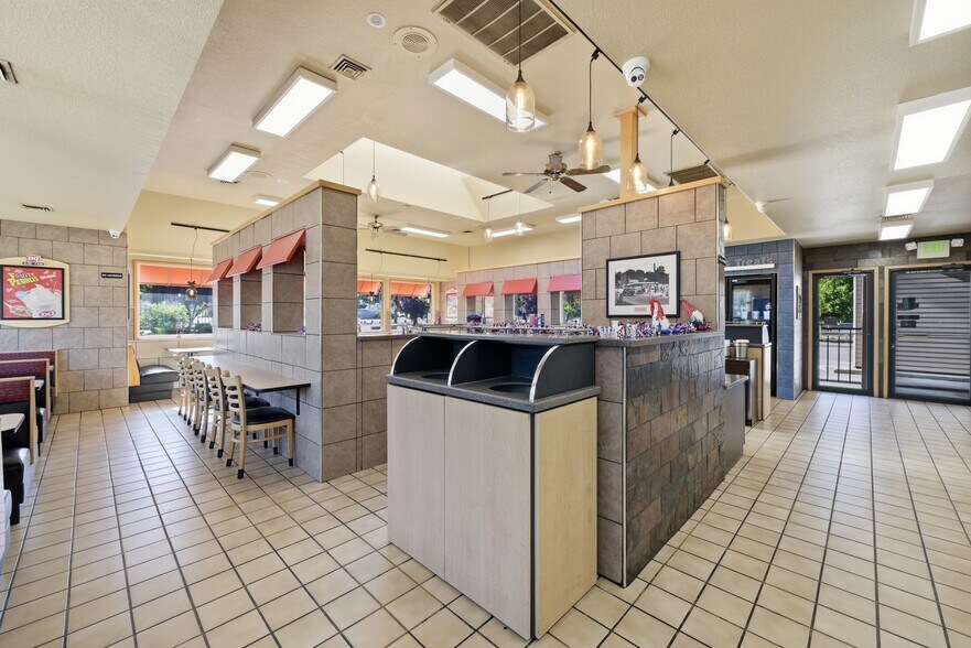 More Photos Of 47720 Or-58 Hwy, Oakridge Fast Food For Sale