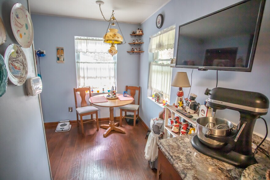 More Photos Of 6004 Se Us Highway 301, Hawthorne Specialty For Sale