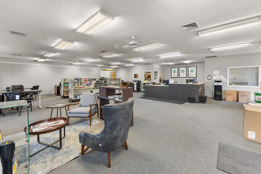 More Photos Of 421 US Highway 80 W, Garden City Freestanding For Lease